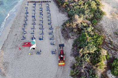 Porto Cesareo, trattori sulle dune naturali: scempio nel parco