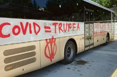 Casamassima, bus di linea imbrattati con scritte no vax 