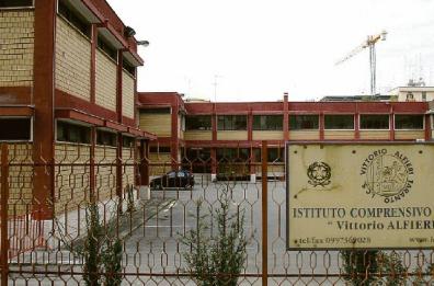 Lavori alla scuola «Alfieri» di Taranto:  il Comune rescinde il contratto