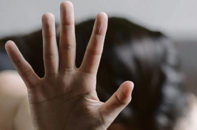 Barletta, avrebbe molestato la figlia minorenne della convivente per 4 anni: indagato 61enne