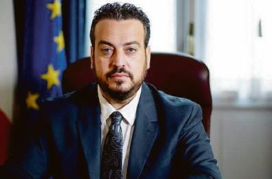 «A Gasparri consiglio un primitivo e un libro di Travaglio»