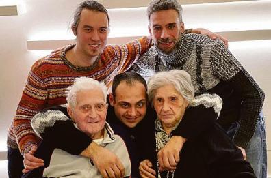 Barletta, Giovanna e Cecchino, a 90 e 95  anni al concerto di Massimo Ranieri