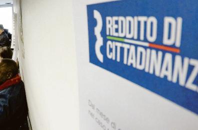 Reddito di cittadinanza, Comuni nel caos tra revoche e richieste. Decaro: «Governo faccia passo indietro se ci saranno tensioni»