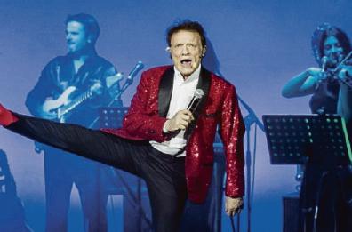 Massimo Ranieri e il volo di una vita. Accanto a lui la materana Pinto
