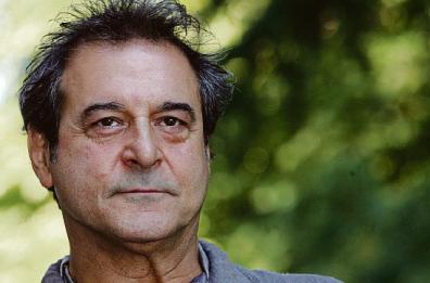 Le &laquo;Ferie d&rsquo;agosto&raquo; di Virz&igrave;, spietata analisi sociale dell&rsquo;Italia negli anni Novanta