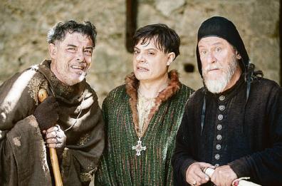 Tirabassi, Mastandrea e Gassmann nel Medioevo de «Il Pataffio», tra politica e buffi giochi di potere