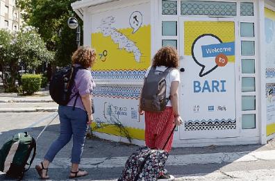 Chiuso l’Infopoint alla stazione di Bari: «Inagibile perché senza bagno»
