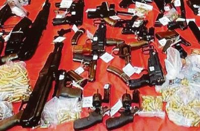 Bari, 15 condanne per l'arsenale del clan Parisi scoperto al quartiere Japigia 