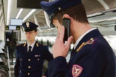 Lecce, dalla stazione una telefonata: «Basta, la faccio finita».  Salvato da due agenti