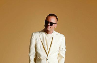 Gigi D'Alessio in concerto a Bari nel weekend: «Cari pugliesi canterete con me»