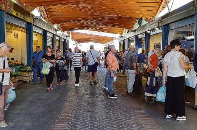 Bari, trovato l'accordo per il mercato: merce fuori dai box fino a 80 centimetri 