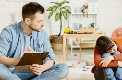 Autismo, stop all’assegno di cura: difficoltà e proteste delle famiglie a Bari
