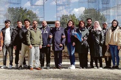 L’archeologia sposa l’accoglienza: a Siponto i profughi afghani impegnati negli scavi