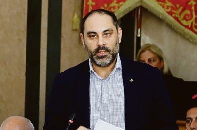 Taranto, Melucci congela Fiusco e chiude a Di Gregorio: tensione nel Pd