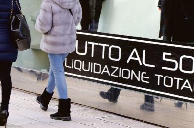 Puglia, troppa merce invenduta a causa del caldo estremo: «Saldi da posticipare»