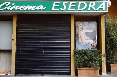 Bari dice addio al mitico cinema Esedra, sala simbolo della città