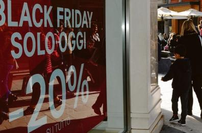 Bari, Black Friday: previsioni nere -20%, spesa media di 250 euro a testa