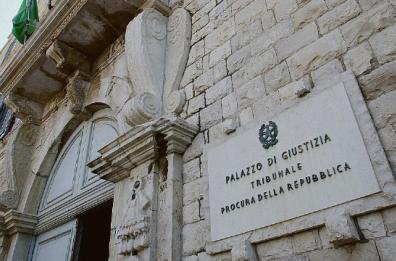 Eredità contesa a Barletta, medici e notai finiscono nei guai