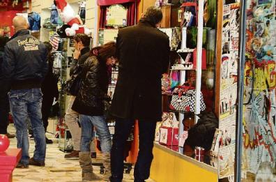 Venerdì 22 dicembre negozi chiusi: scatta lo sciopero natalizio