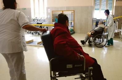 Bari, tecnici sanitari «abusivi»: il gip dice no all’archiviazione