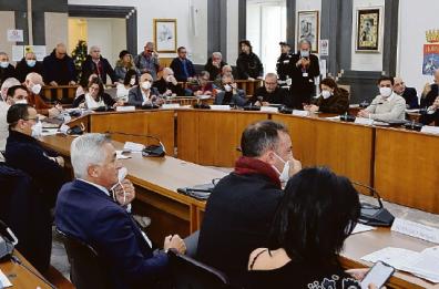 Taranto, il sindaco Melucci prepara il varo della sua giunta «civica»