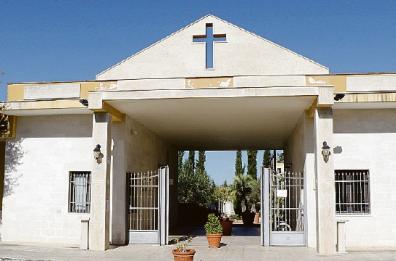 Taranto, trova una salma diversa nel suo loculo: «Chi sarà mai?»