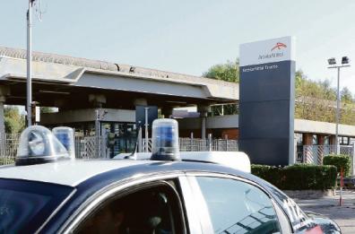 Ilva di Taranto, arrivano i carabinieri: nel mirino le emissioni