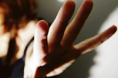 Bari, 15enne non accetta la separazione dei genitori e picchia la madre