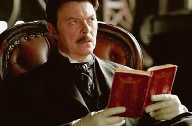 Magia, intrighi e thriller in &laquo;The Prestige&raquo; col duca bianco David Bowie
