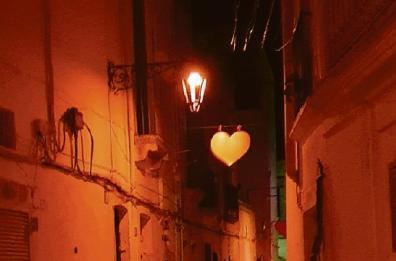 Martina Franca «a luci rosse» ma è per la festa dell’amore