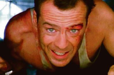 Bruce Willis agente a New York combatte contro i terroristi nel film «La trappola di cristallo»