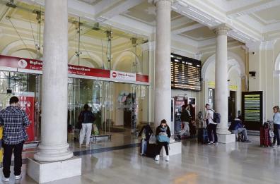 «Frecce, due mesi interi di abbonamento in fumo»: la rabbia dei viaggiatori in Puglia