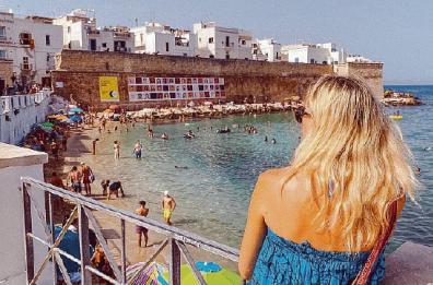 Monopoli, estate da prezzi invariati: stop rincari per ombrelloni e servizi