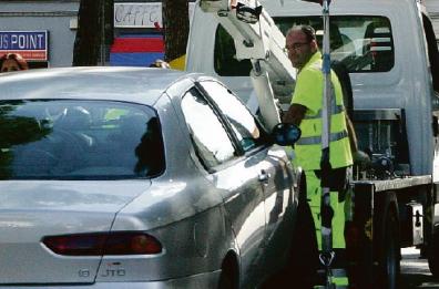 Bari, auto sparite per divieti di sosta «improvvisi»: 30 mezzi rimossi al giorno
