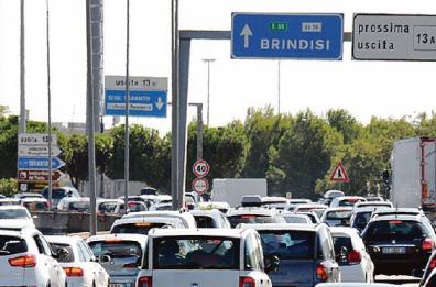 Esodo da bollino rosso in Puglia: ma sulla SS16 traffico regolare