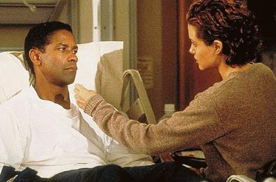 Nel film «Il collezionista di ossa» Denzel Washington indaga su un feroce e misterioso omicidio