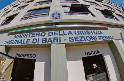 Bari, intercettato mentre parla di armi: condannato un 37enne di Japigia