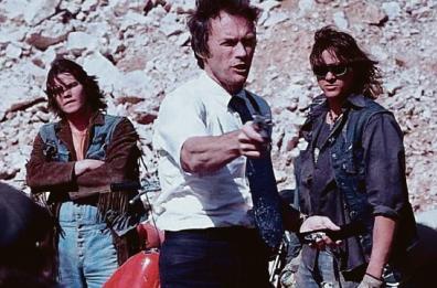 Il detective Clint Eastwood nel mirino della mafia a causa di una prostituta