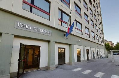 Bari, calci e pugni alla madre disabile: assolta dopo 6 mesi agli arresti