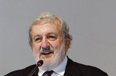 «Regioni vicine ai cittadini ma ora più fondi per la Sanità»: parola di Emiliano