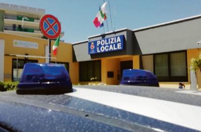 Molfetta, investono un vigile mentre fuggono: scattano due arresti