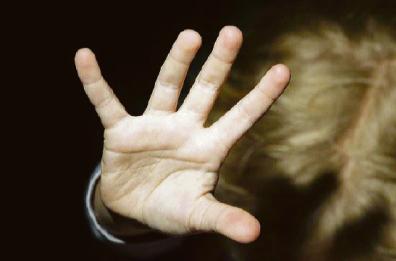 «Abusò delle sorelline», orrore in Salento: indagato il fratellastro. Incidente probatorio al Tribunale dei minori