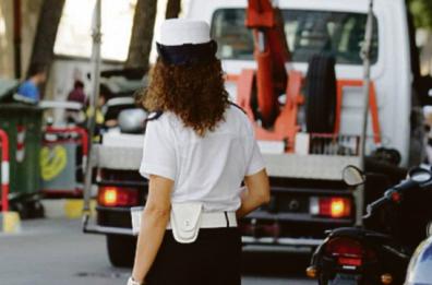 Paura in pieno centro a Lecce: vigilessa investita e ferita