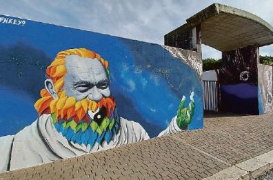 Un murale per Tiziano Terzani: ecco l’omaggio di RetakeBari