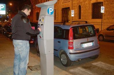 Bari e il rebus dei parcheggi a pagamento anche nei festivi e dopo le 20 nell'Umbertino e nel Murattiano