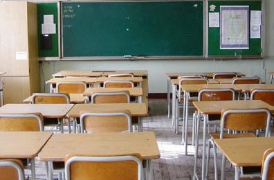 Bari, un giovane irrompe nella succursale del Perotti: studente picchiato a sangue nella sua classe