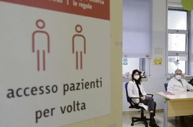 Bari, hanno ottenuto il green pass senza farsi il vaccino: così 69 «furbetti» rischiano il processo