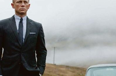 L’agente segreto James Bond a caccia di un disco rigido con informazioni sulle spie