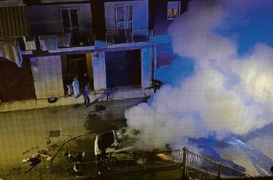 Auto incendiate anche nei cortili di Corato: casi in aumento, oltre due al mese