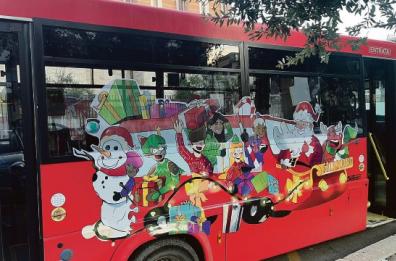Corsa agli ultimi regali? A Bitonto si può salire a bordo dei bus natalizi
